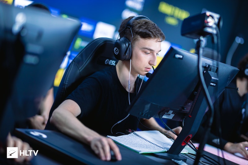 Outsiders have guaranteed themselves a place on the Legends stage at the IEM Rio Major