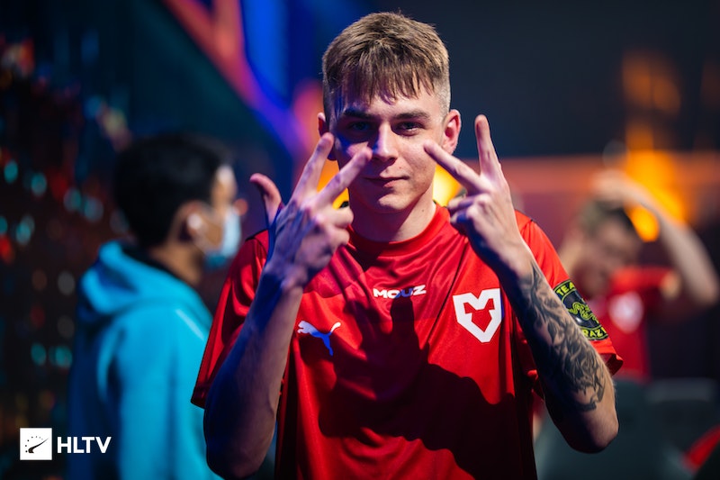 Szejn quits MOUZ NXT.