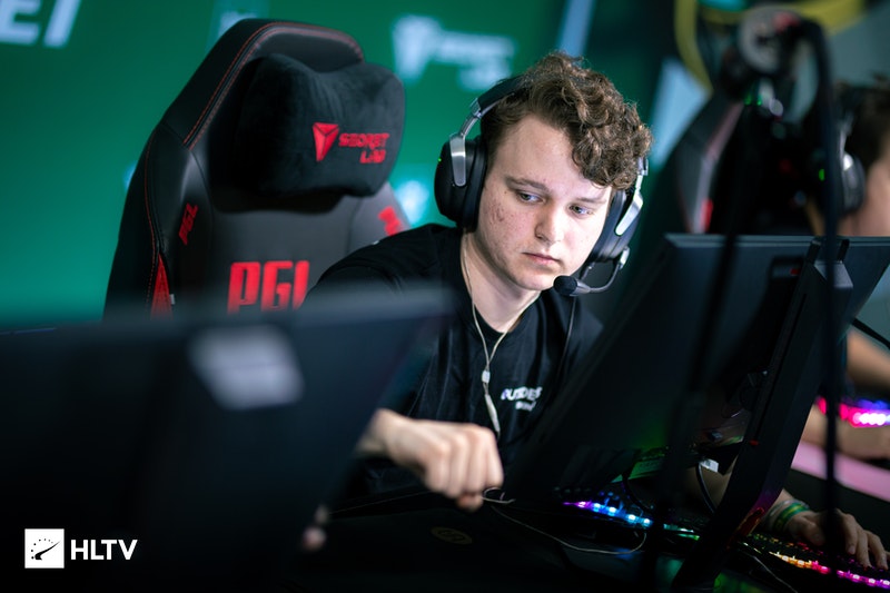Outsiders advance to the Legends stage at PGL Major Antwerp